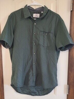Men’s Level Ten Short Sleeve Button-Up Shirt in Dark Green